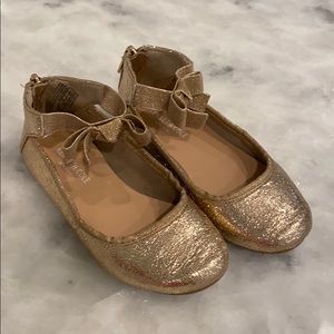 Kenneth Cole girls shoes size 11 rose gold w/bow